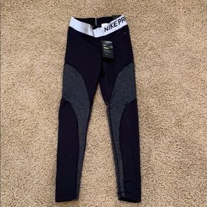NWT SMALL NIKE PRO TIGHT FIT 7/8 LEGGING